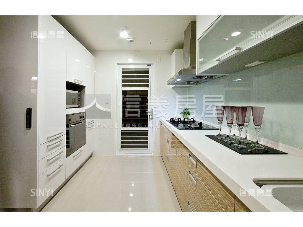 八期海悅朝南合併戶三平車房屋室內格局與周邊環境