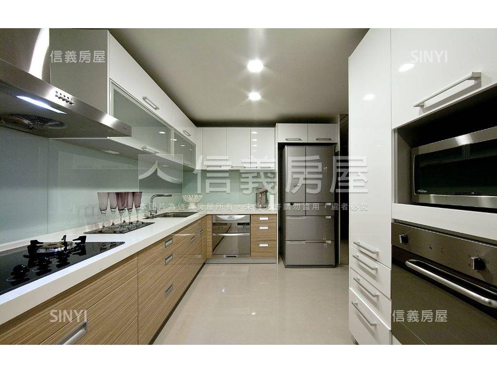 八期海悅朝南合併戶三平車房屋室內格局與周邊環境