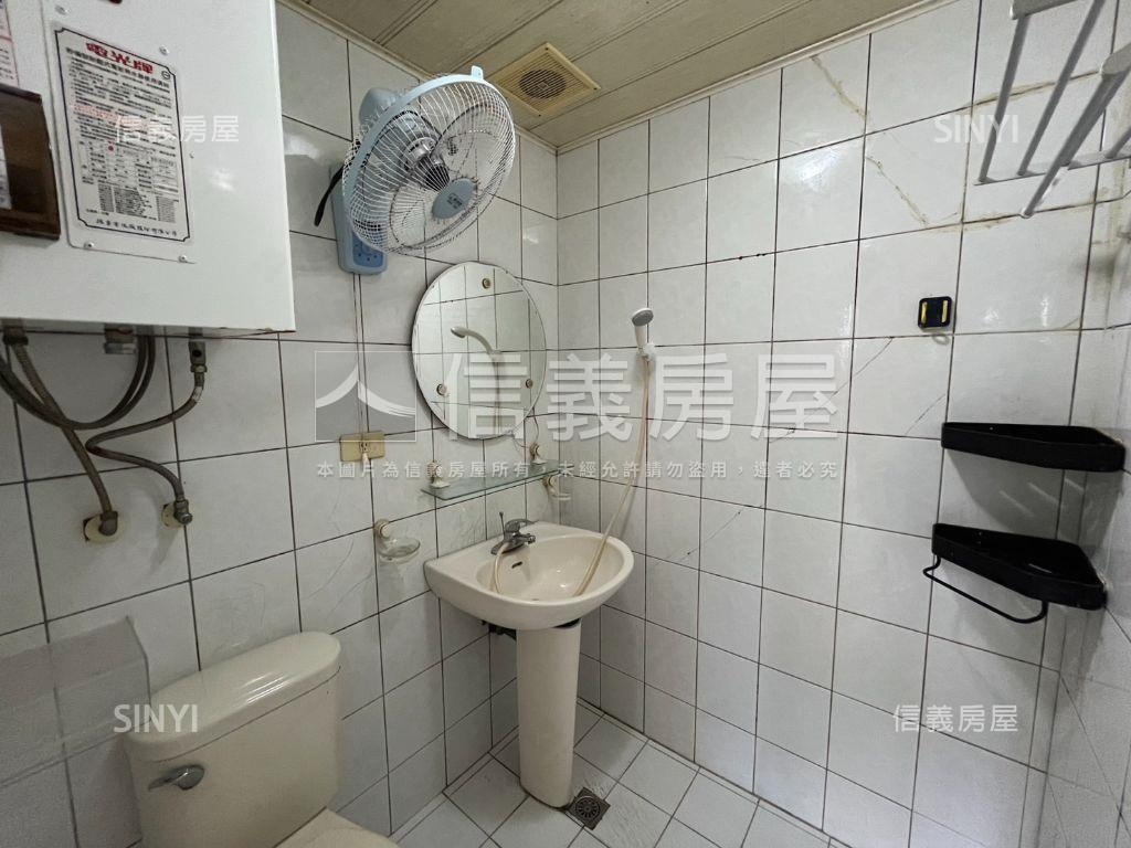 走路大潤發龐畢度邊間套房房屋室內格局與周邊環境