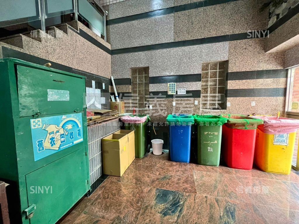 走路大潤發龐畢度邊間套房房屋室內格局與周邊環境