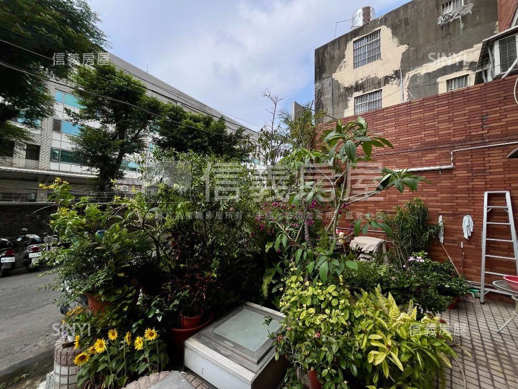走路大潤發龐畢度邊間套房房屋室內格局與周邊環境