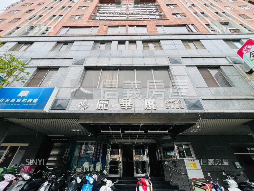 走路大潤發龐畢度邊間套房房屋室內格局與周邊環境