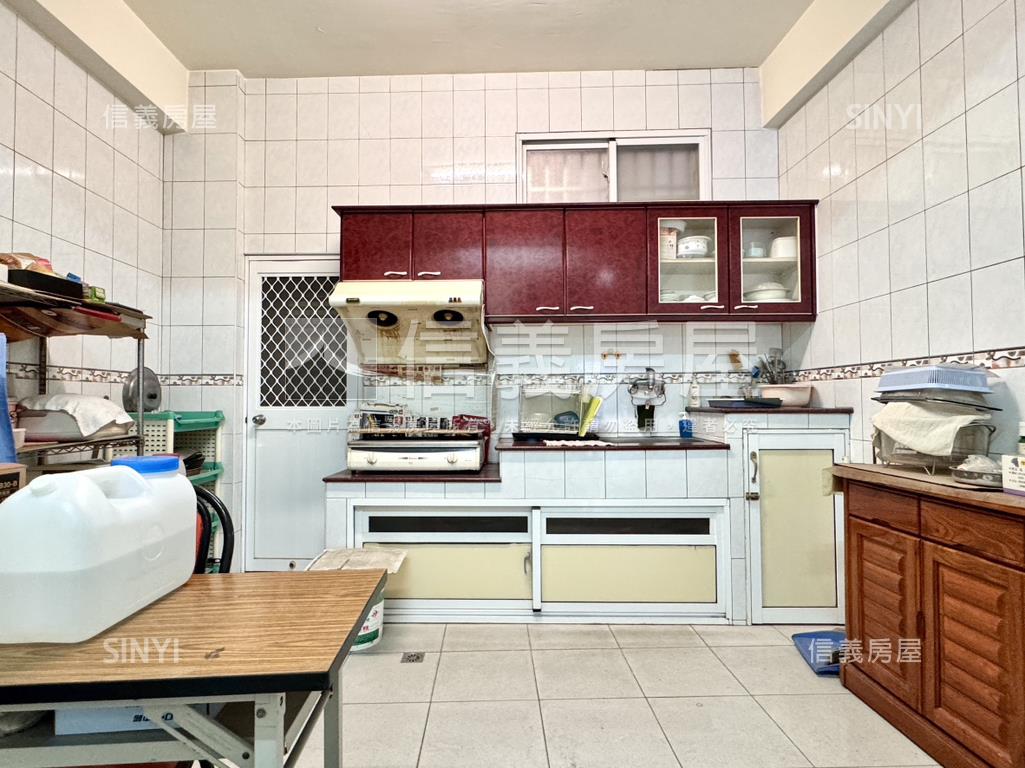 近巨蛋黃金地段活巷透店房屋室內格局與周邊環境