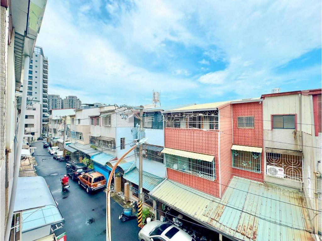 楠梓正街質感美透天別墅房屋室內格局與周邊環境