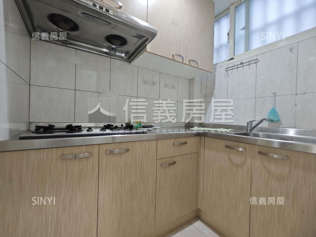 永和稀有獨棟臨路透天房屋室內格局與周邊環境