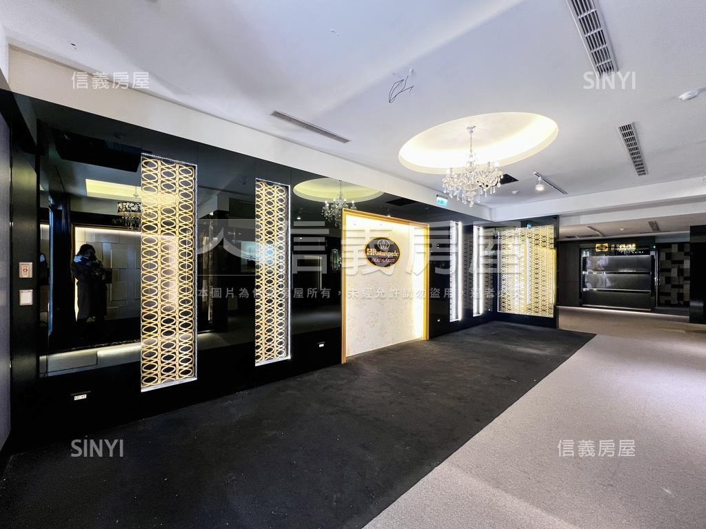 四號公園黃金挑高店面房屋室內格局與周邊環境