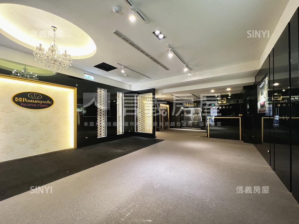 四號公園黃金挑高店面房屋室內格局與周邊環境