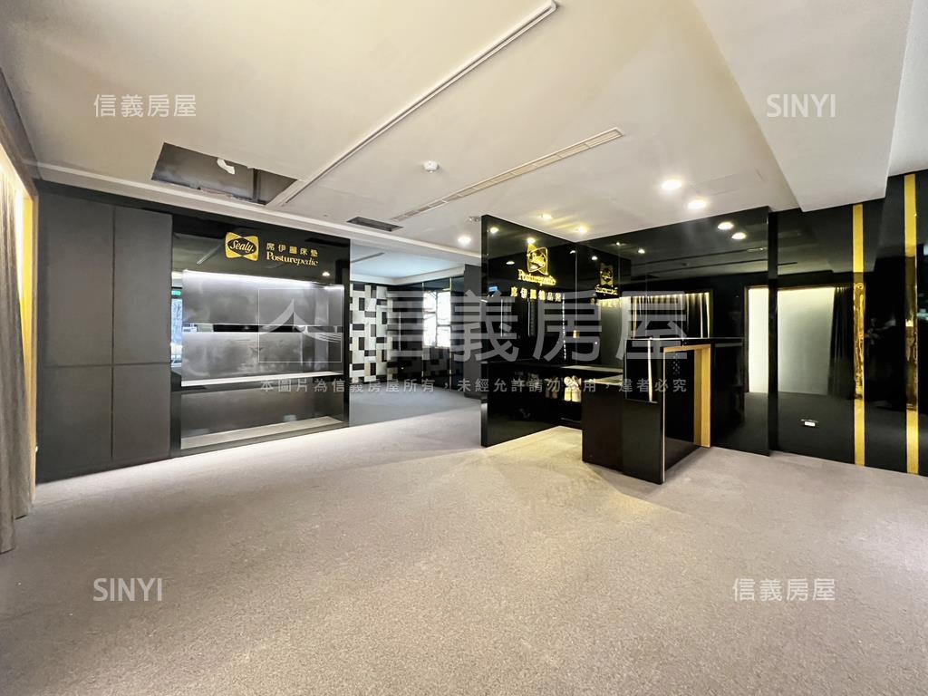 四號公園黃金挑高店面房屋室內格局與周邊環境