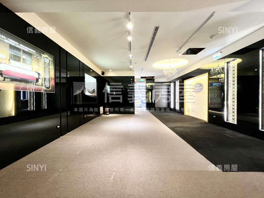 四號公園黃金挑高店面房屋室內格局與周邊環境