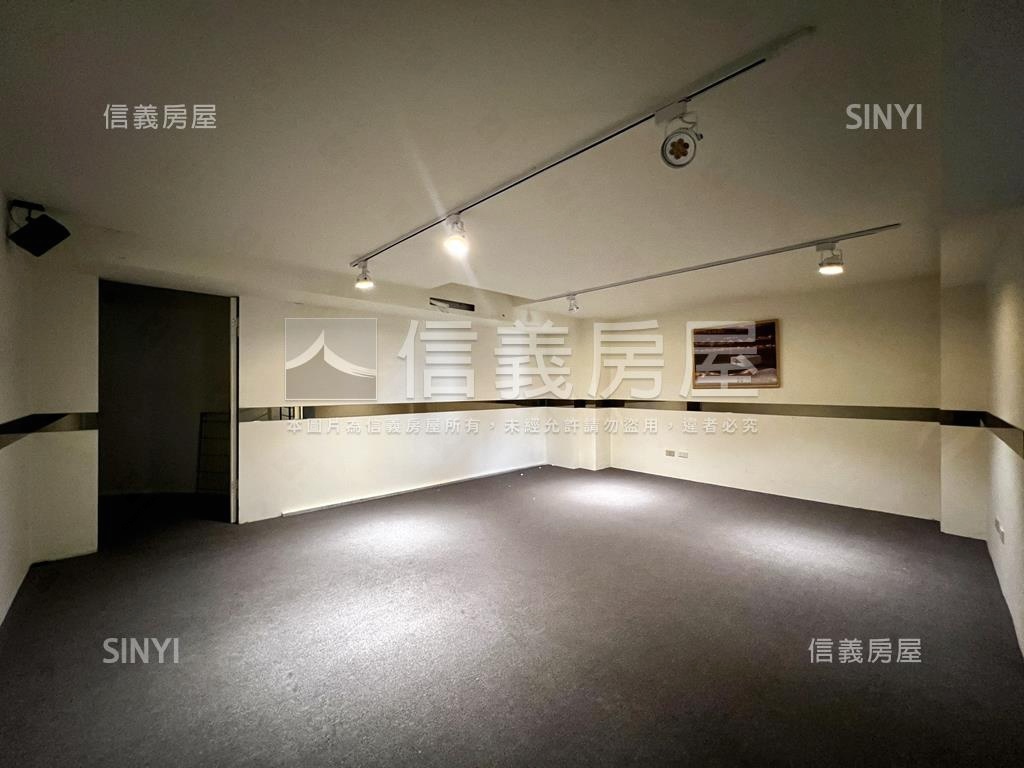 四號公園黃金挑高店面房屋室內格局與周邊環境