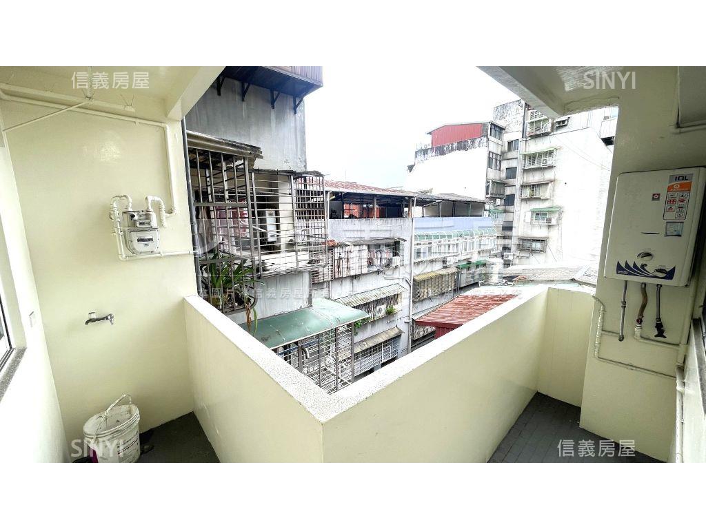 大巨蛋★邊間採光三房電梯房屋室內格局與周邊環境