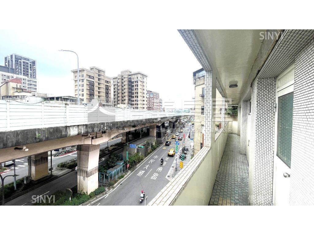 大巨蛋★邊間採光三房電梯房屋室內格局與周邊環境