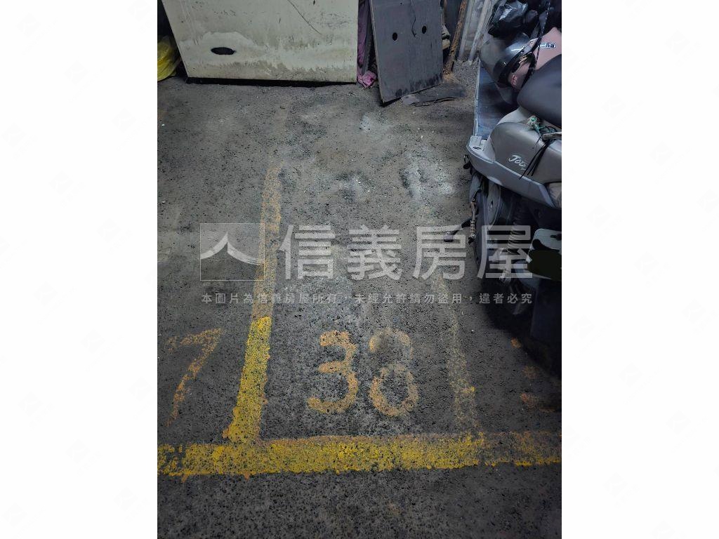 近大華國中大３房車位美屋房屋室內格局與周邊環境