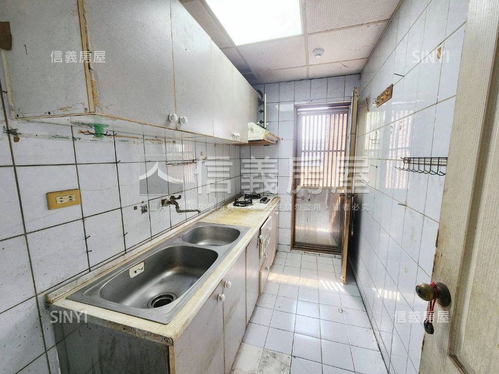 稀有邊間捷運一樓房屋室內格局與周邊環境