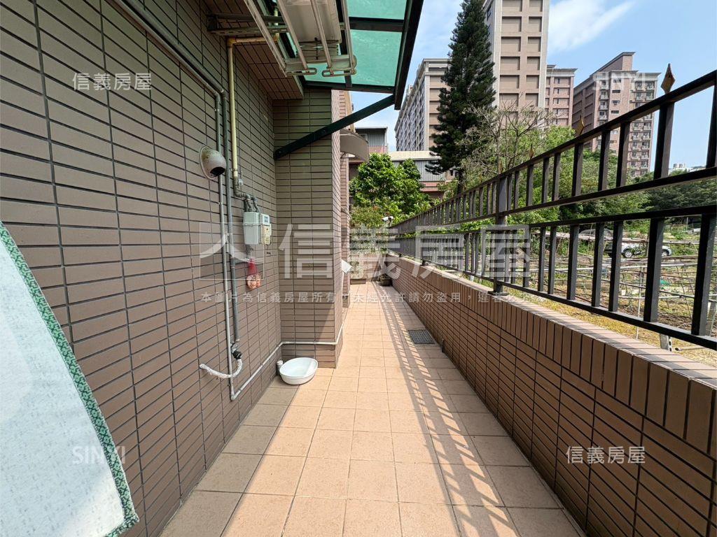 大露台樓中樓４房雙車位房屋室內格局與周邊環境