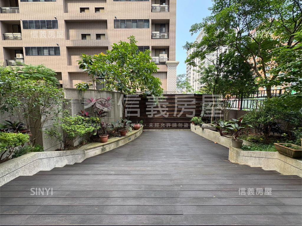 大露台樓中樓４房雙車位房屋室內格局與周邊環境