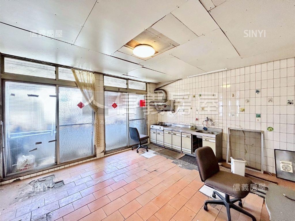 正崇德路大地坪透店讚讚房屋室內格局與周邊環境