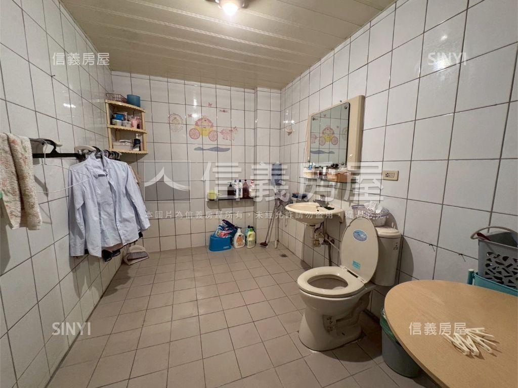 民雄菁埔邊間庭院透天房屋室內格局與周邊環境
