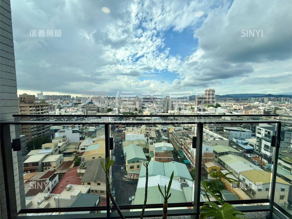 新業自由居三房雙平車房屋室內格局與周邊環境