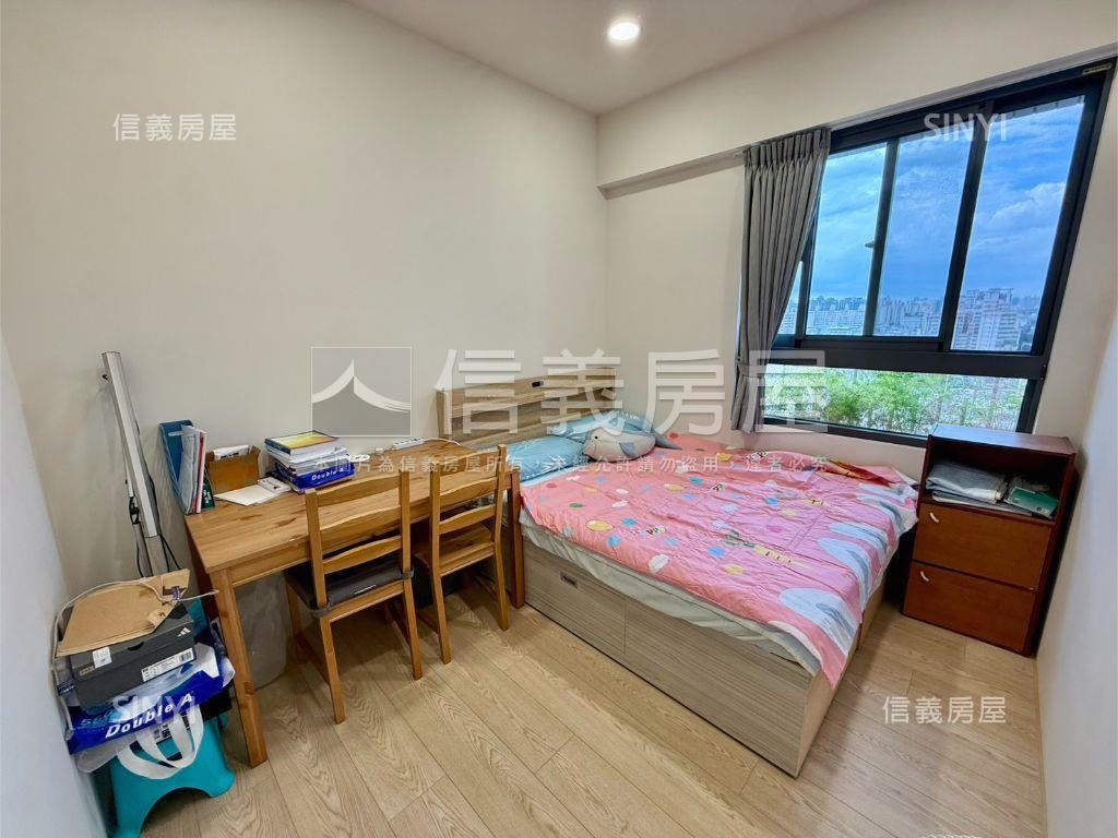新業自由居三房雙平車房屋室內格局與周邊環境
