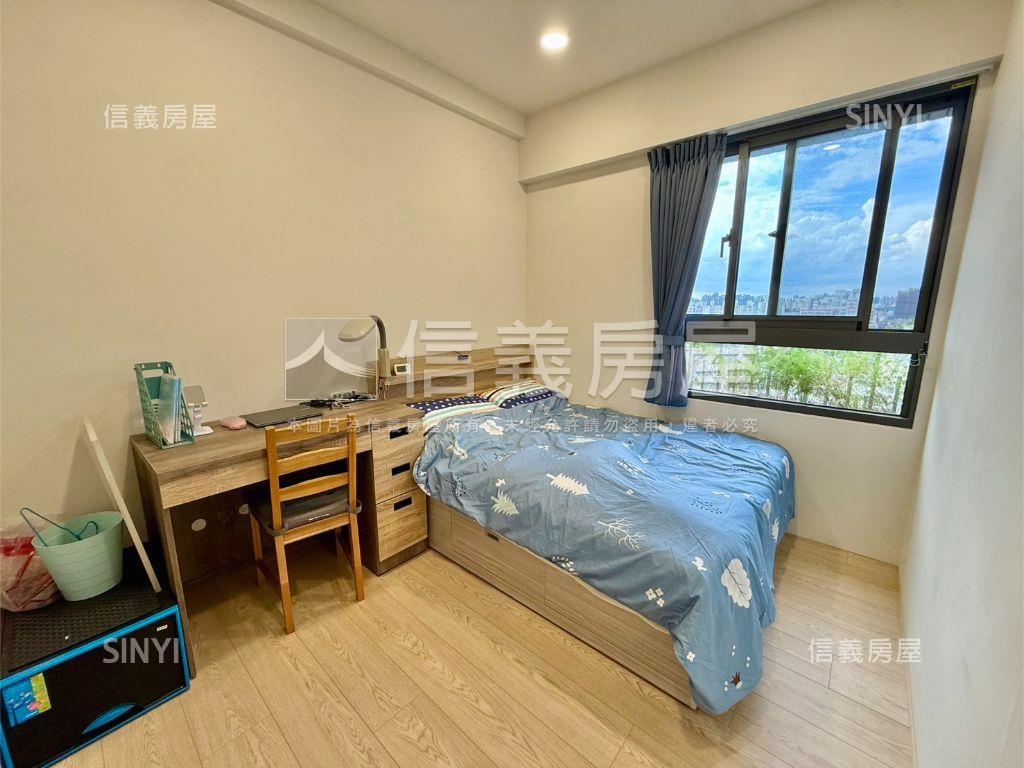 新業自由居三房雙平車房屋室內格局與周邊環境
