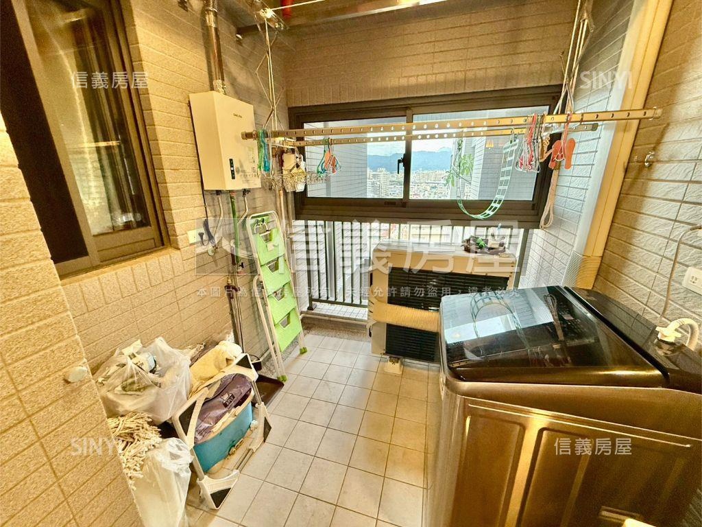 新業自由居三房雙平車房屋室內格局與周邊環境