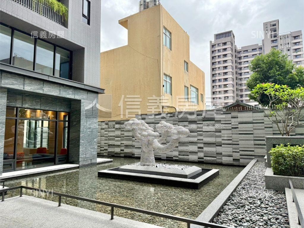 新業自由居三房雙平車房屋室內格局與周邊環境