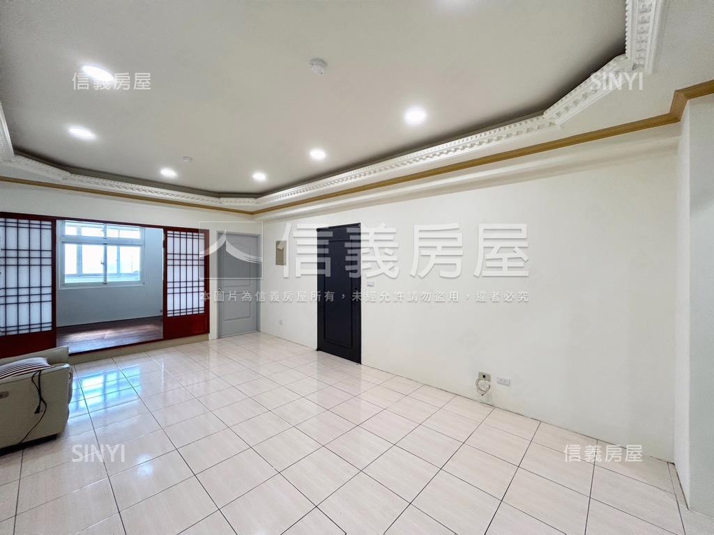 昌益次頂樓華廈有車位房屋室內格局與周邊環境