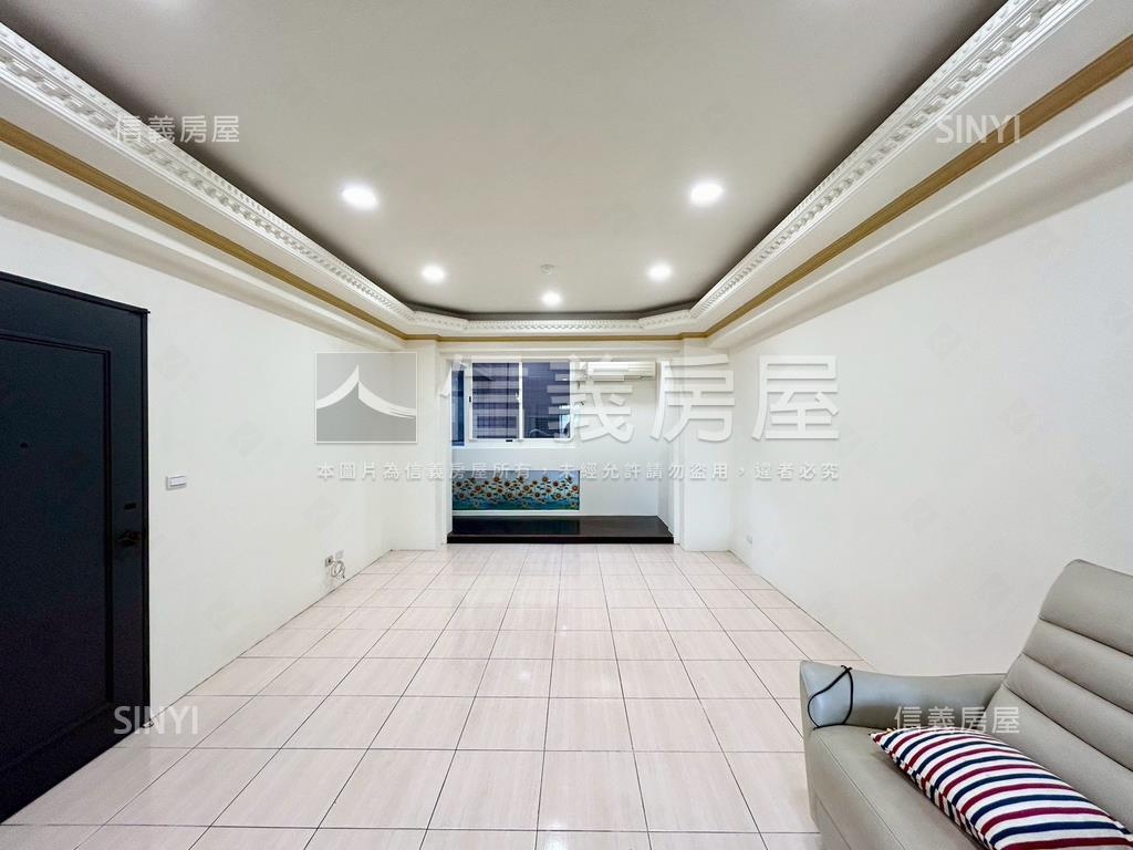 昌益次頂樓華廈有車位房屋室內格局與周邊環境