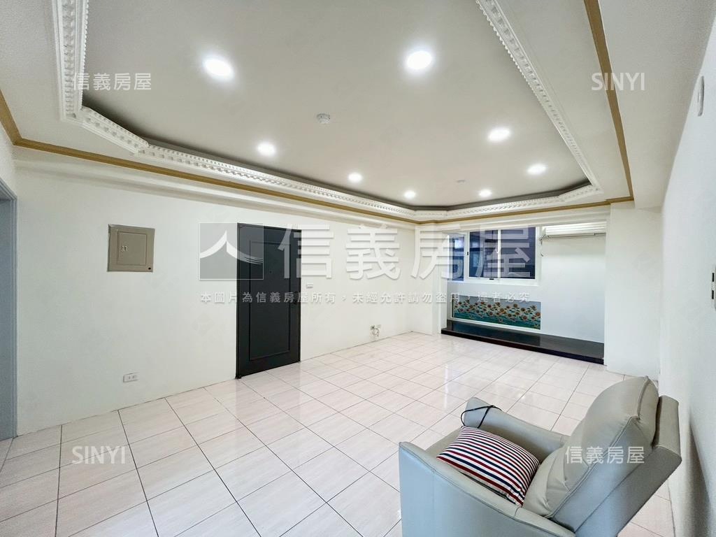 昌益次頂樓華廈有車位房屋室內格局與周邊環境