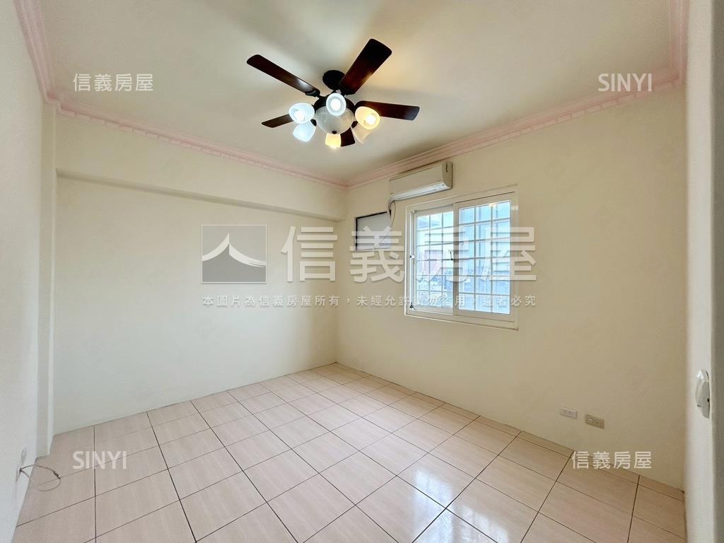 昌益次頂樓華廈有車位房屋室內格局與周邊環境