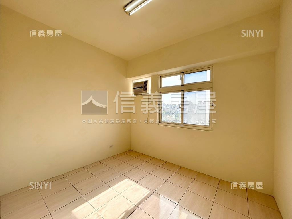 昌益次頂樓華廈有車位房屋室內格局與周邊環境