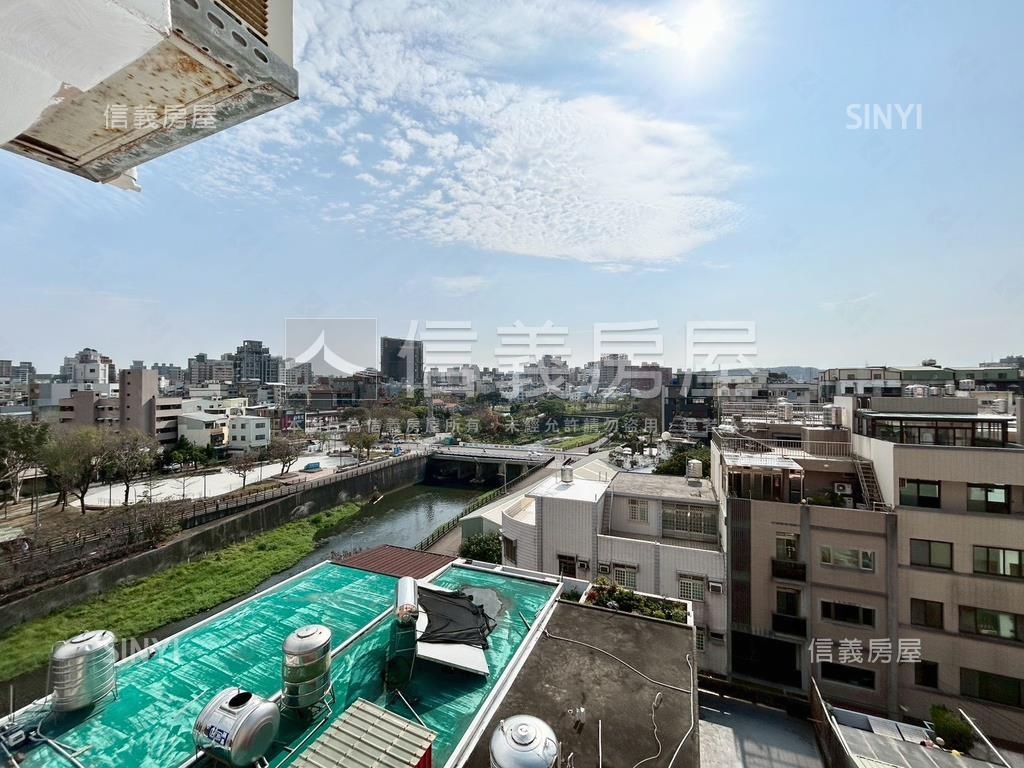 昌益次頂樓華廈有車位房屋室內格局與周邊環境