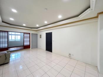 昌益次頂樓華廈有車位