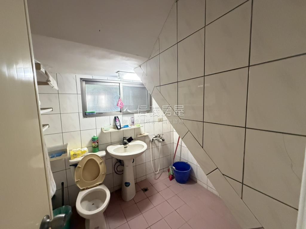 低總價角間獨棟有車庫透天房屋室內格局與周邊環境
