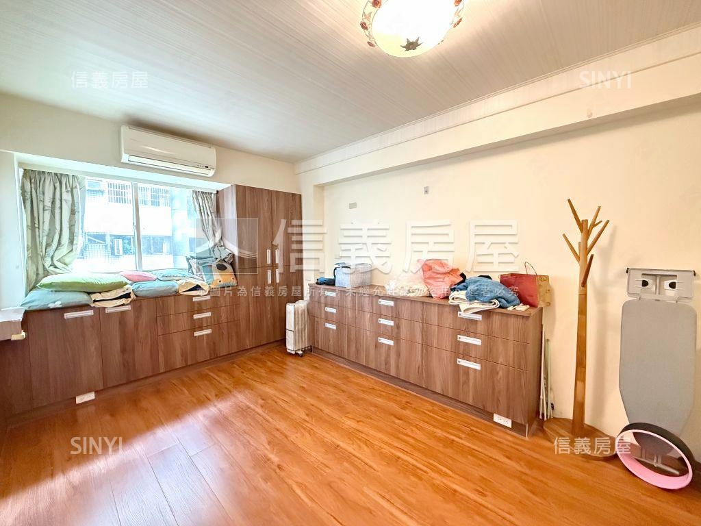 近雙百貨幸運七美屋附車位房屋室內格局與周邊環境