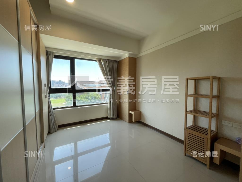 新北高中旁四房平面車位房屋室內格局與周邊環境
