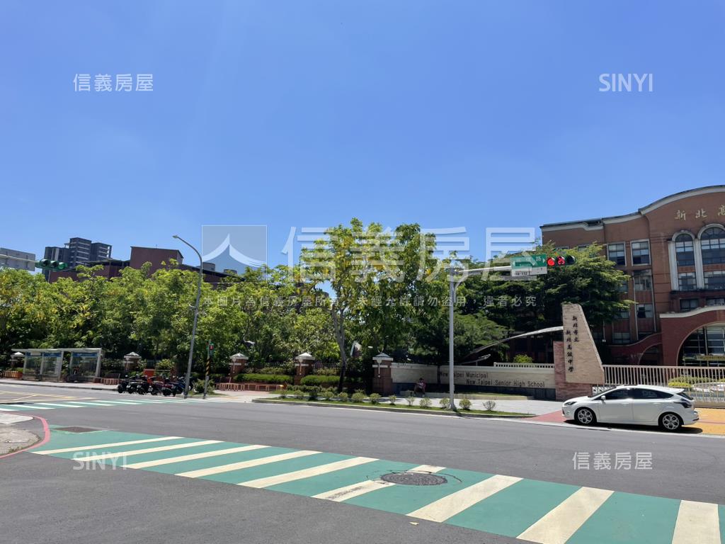 新北高中旁四房平面車位房屋室內格局與周邊環境