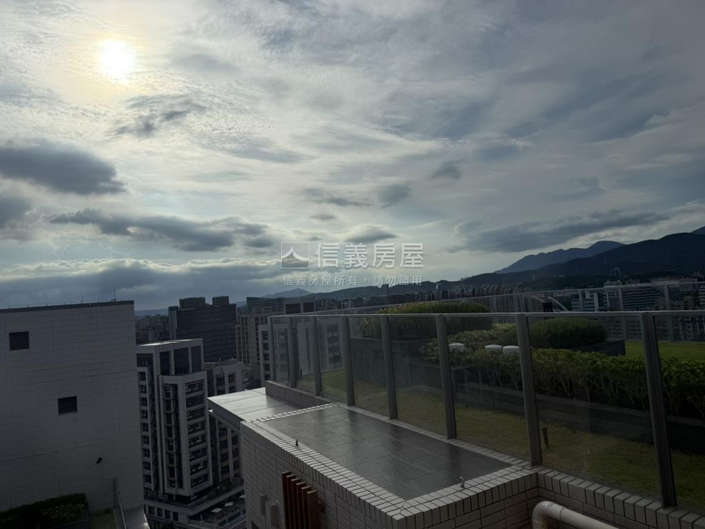 國泰悠境次高層１０１房屋室內格局與周邊環境
