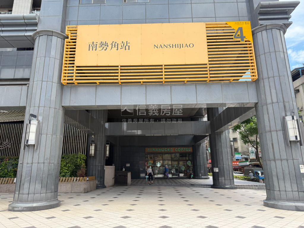 稀有Ａ棟太陽電梯兩房車位房屋室內格局與周邊環境