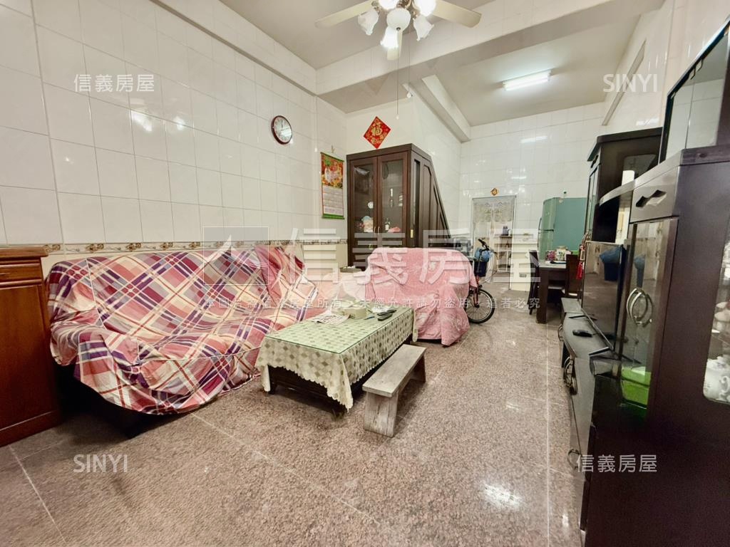 明鳳正街公園旁騎樓透天房屋室內格局與周邊環境