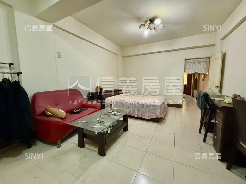 明鳳正街公園旁騎樓透天房屋室內格局與周邊環境