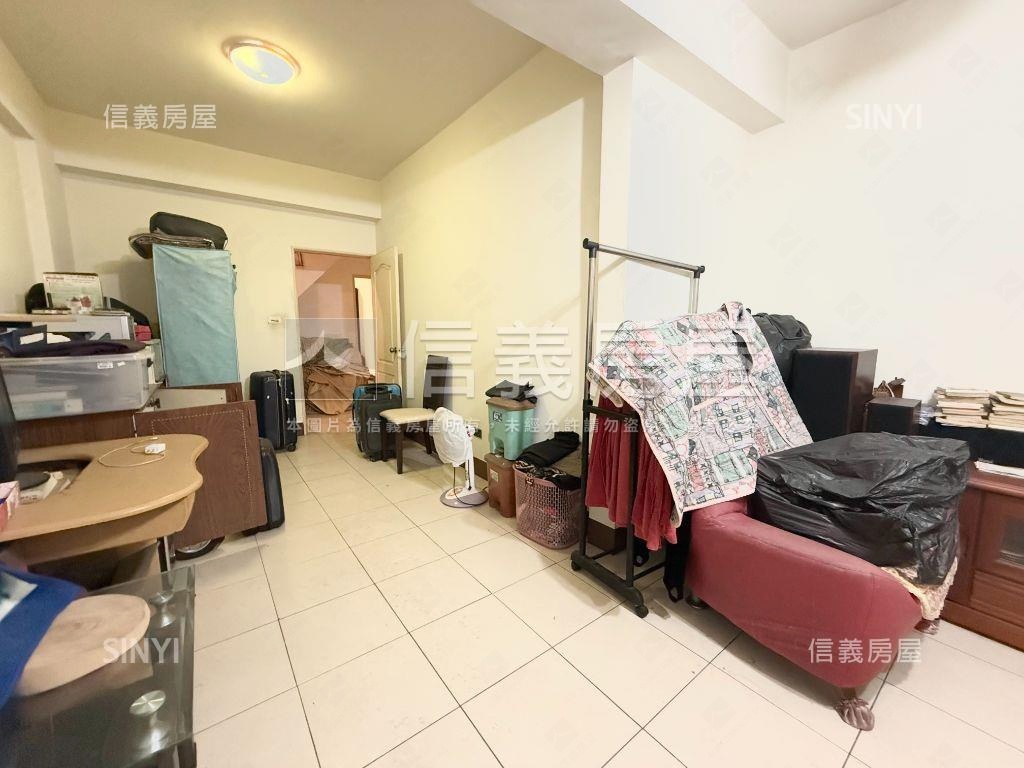 明鳳正街公園旁騎樓透天房屋室內格局與周邊環境