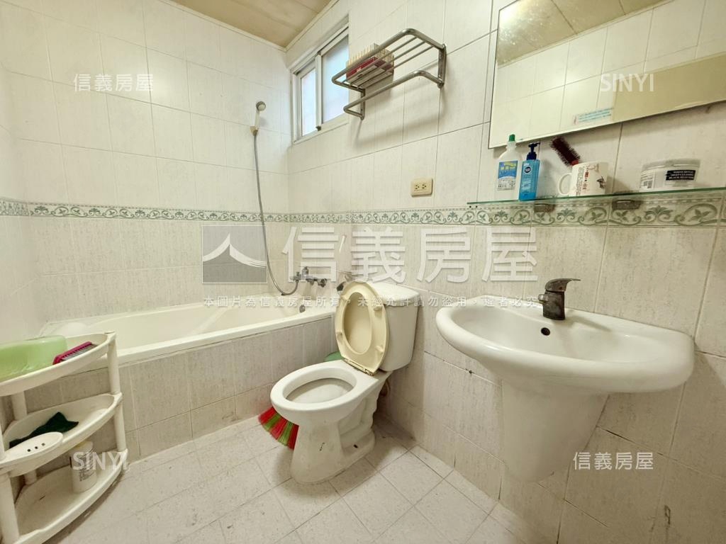 明鳳正街公園旁騎樓透天房屋室內格局與周邊環境