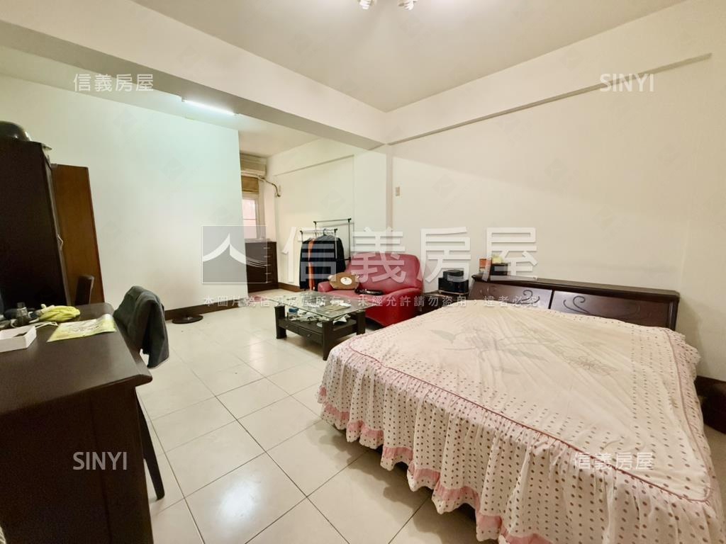 明鳳正街公園旁騎樓透天房屋室內格局與周邊環境