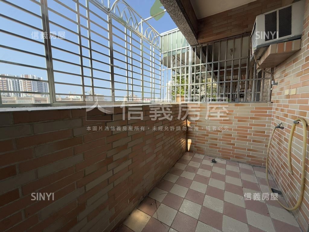 明鳳正街公園旁騎樓透天房屋室內格局與周邊環境