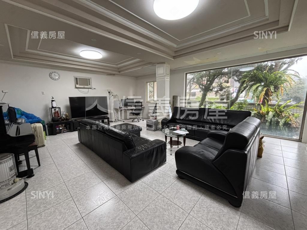 近歐洲學校景觀別墅房屋室內格局與周邊環境