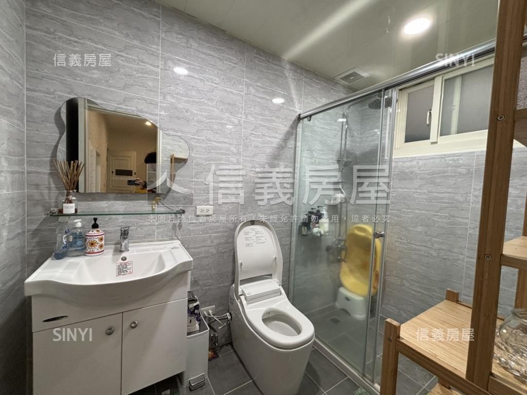 近歐洲學校景觀別墅房屋室內格局與周邊環境