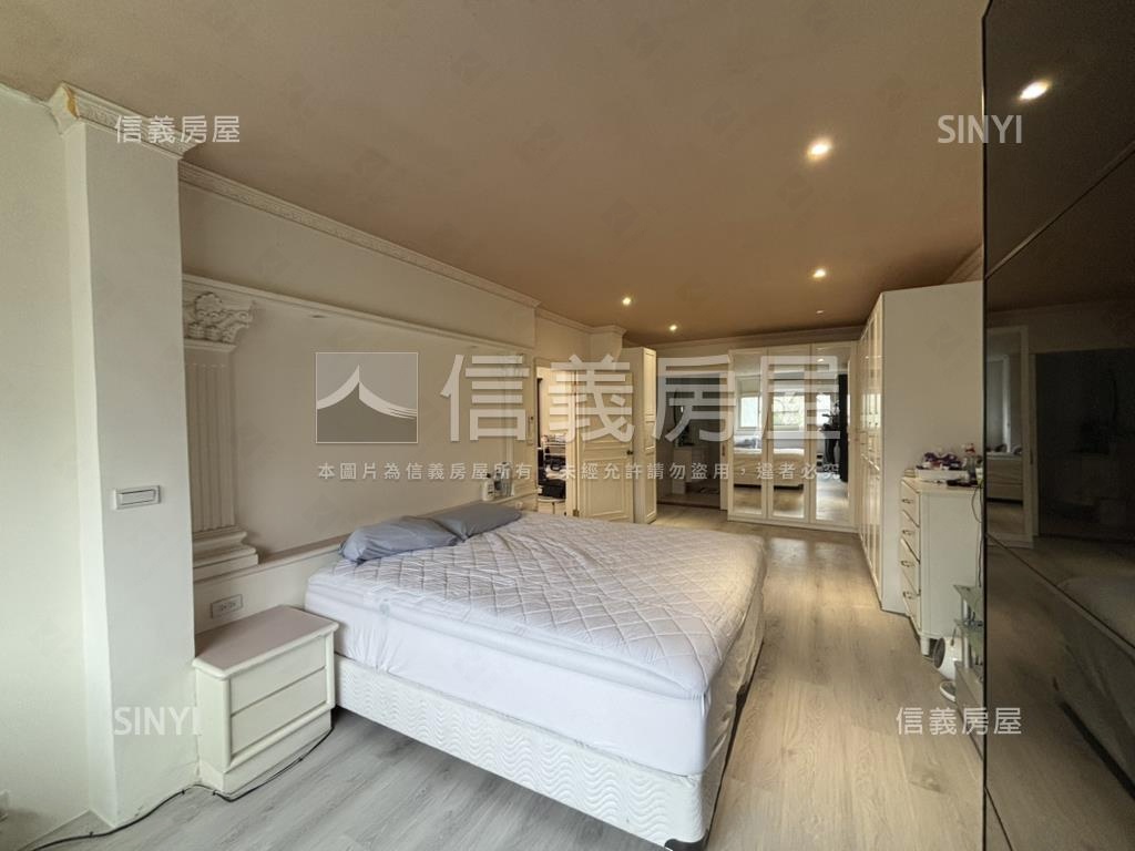 近歐洲學校景觀別墅房屋室內格局與周邊環境