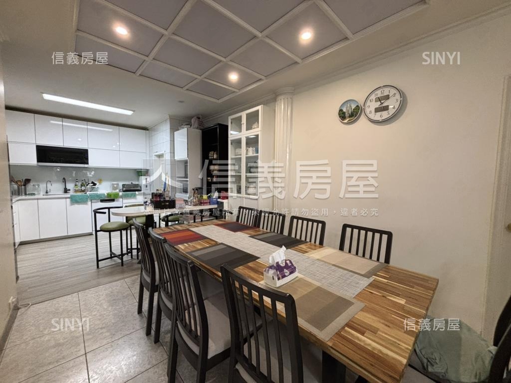 近歐洲學校景觀別墅房屋室內格局與周邊環境